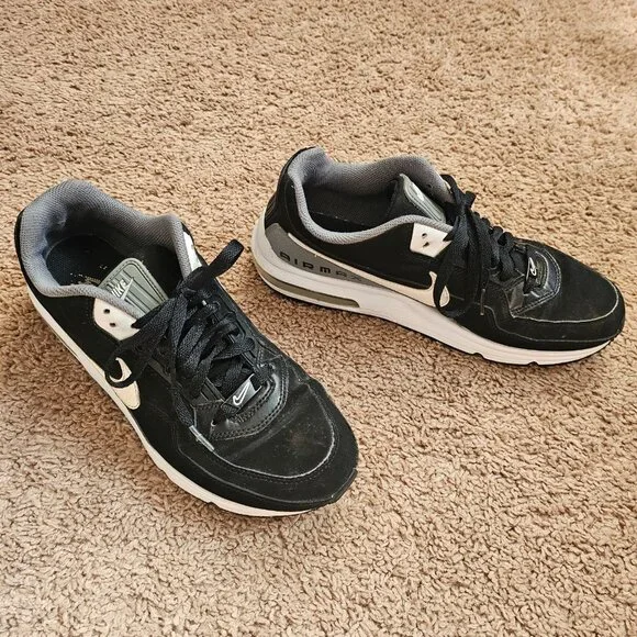 Nike Air Monarch IV Mens 9.5 Black White Training Shoes Sneakers BV1171-001 - Picture 8 of 9